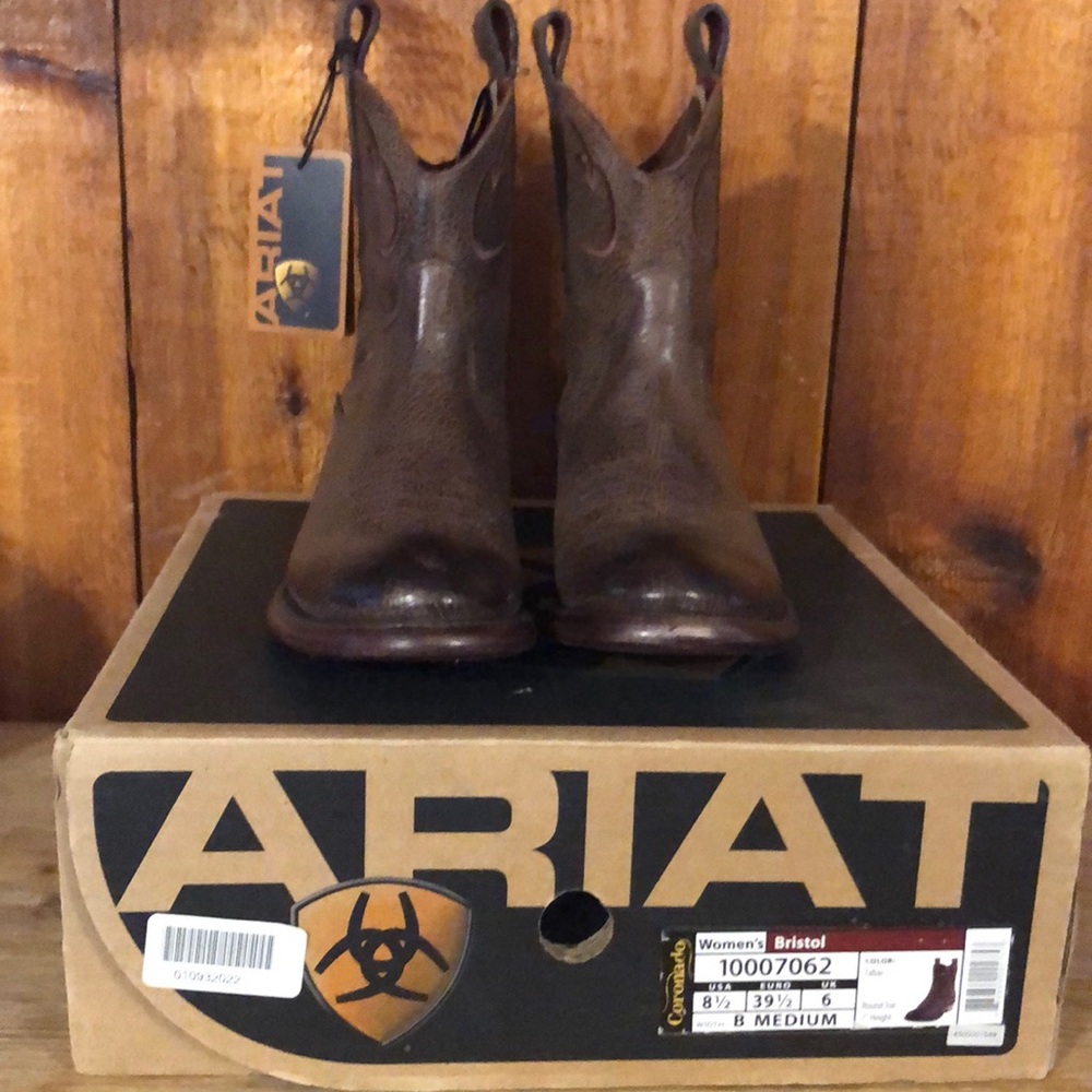 ***NIB*** Ariat Bristol Coronado collection 8.5M